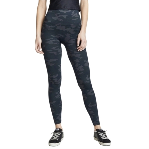 SPANX Pants - Spanx Look At Me Now Seamless Leggings Women's Gray Black Workout Gym Yoga Small